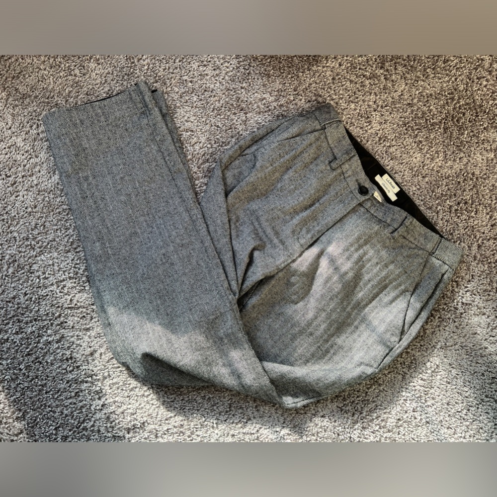 100% cotton LL Bean classic fit houndstooth trousers
Size 4